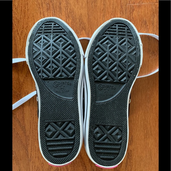 Converse All Star Mid Top. Too big for my daughter. - Picture 4 of 8